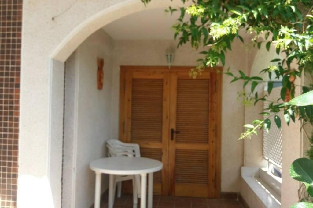 Апартаменты La Casa De La Palmera Торевьиа Экстерьер фото
